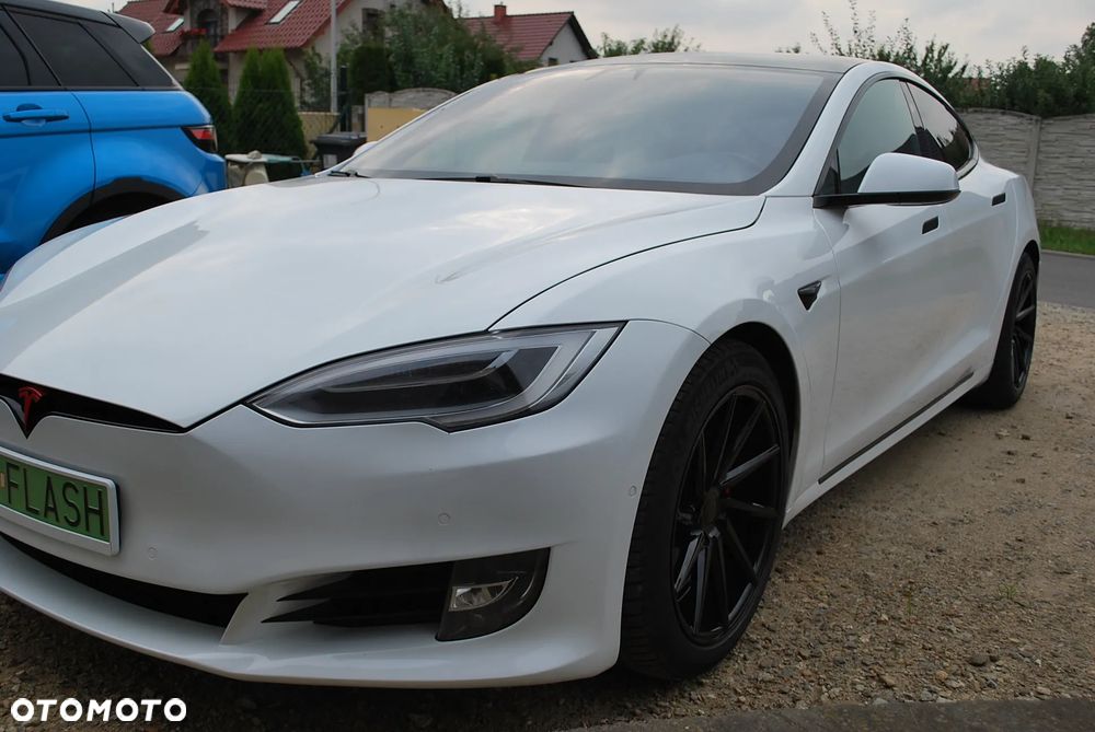 Tesla Model S - 10