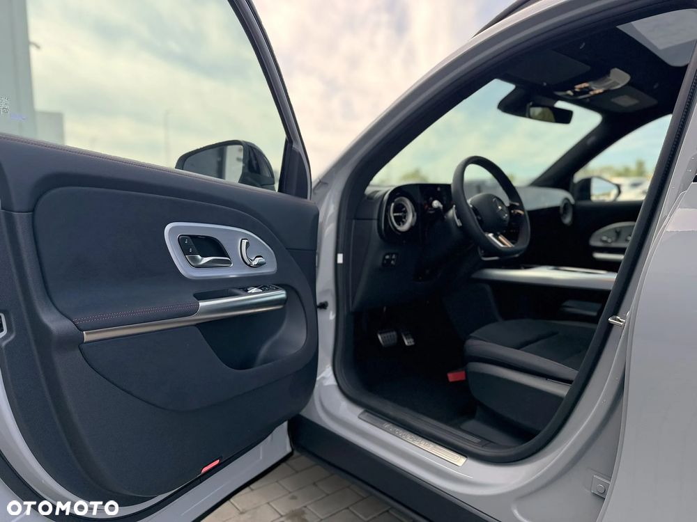 Mercedes-Benz GLB - 17