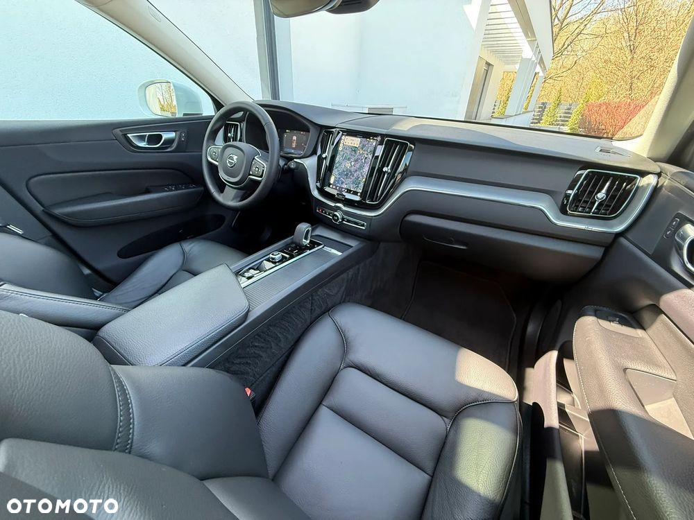 Volvo XC 60 T6 AWD Plug-in Hybrid Plus Bright - 31