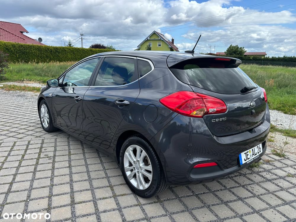 Kia Ceed 1.6 CRDi 128 ISG Platinum Edition - 4