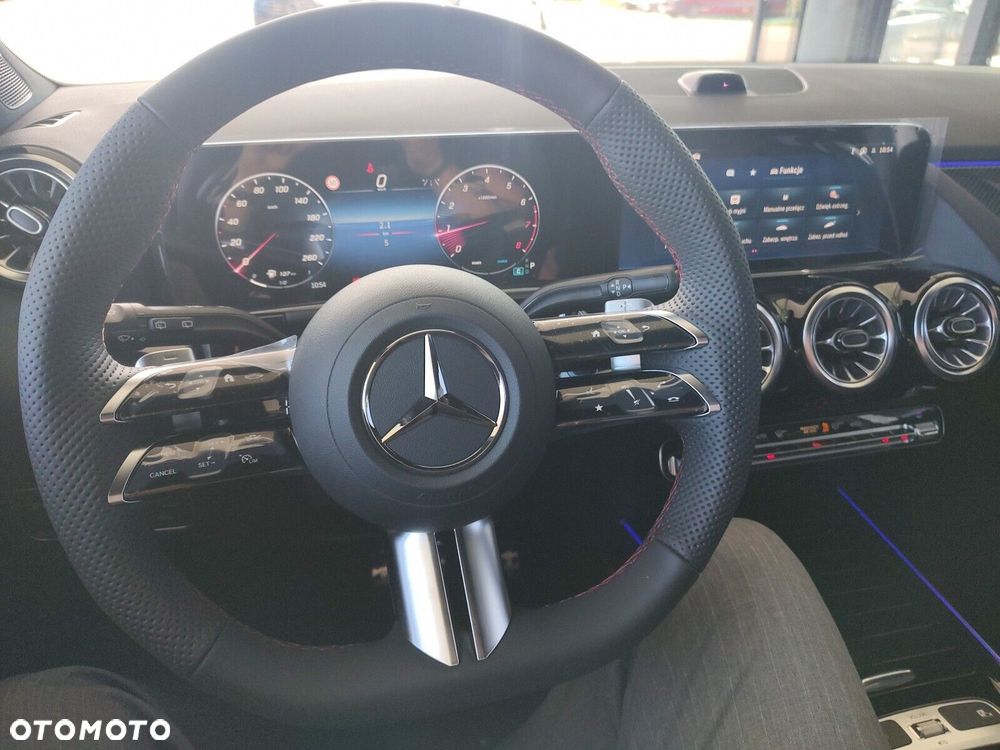 Mercedes-Benz GLA - 10