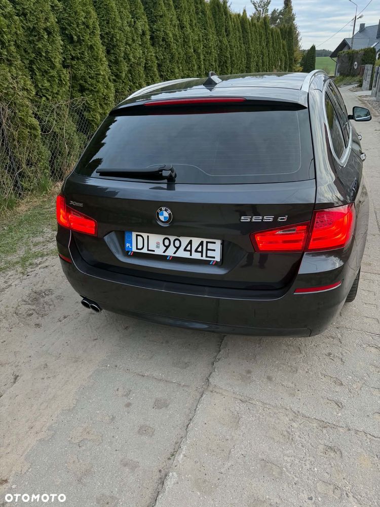 BMW Seria 5 525d xDrive - 9