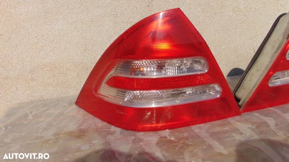 Stop stanga-dreapta Mercedes C-Class W203 Sedan an 2002-2007 - 3