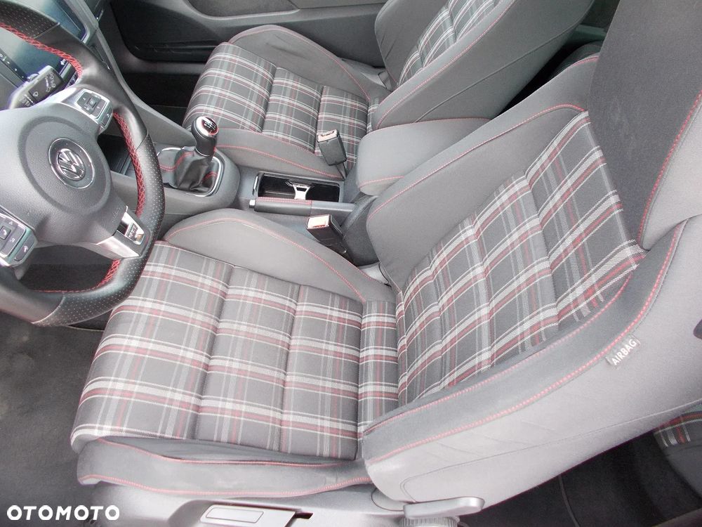 Volkswagen Golf 2.0 GTI - 17