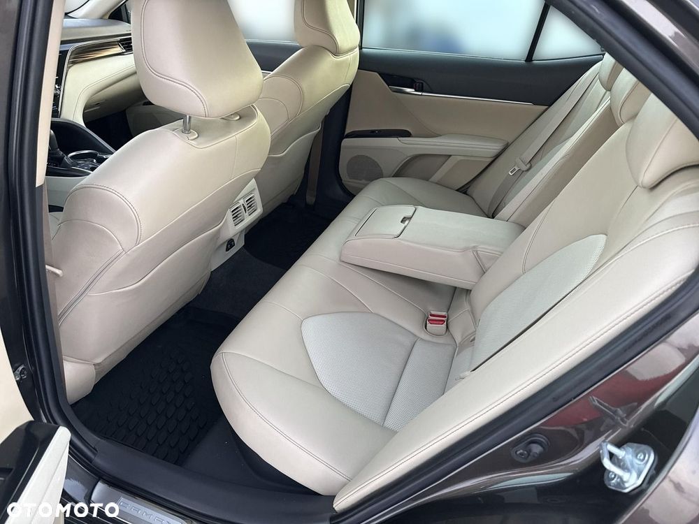 Toyota Camry 2.5 Hybrid Executive CVT - 10