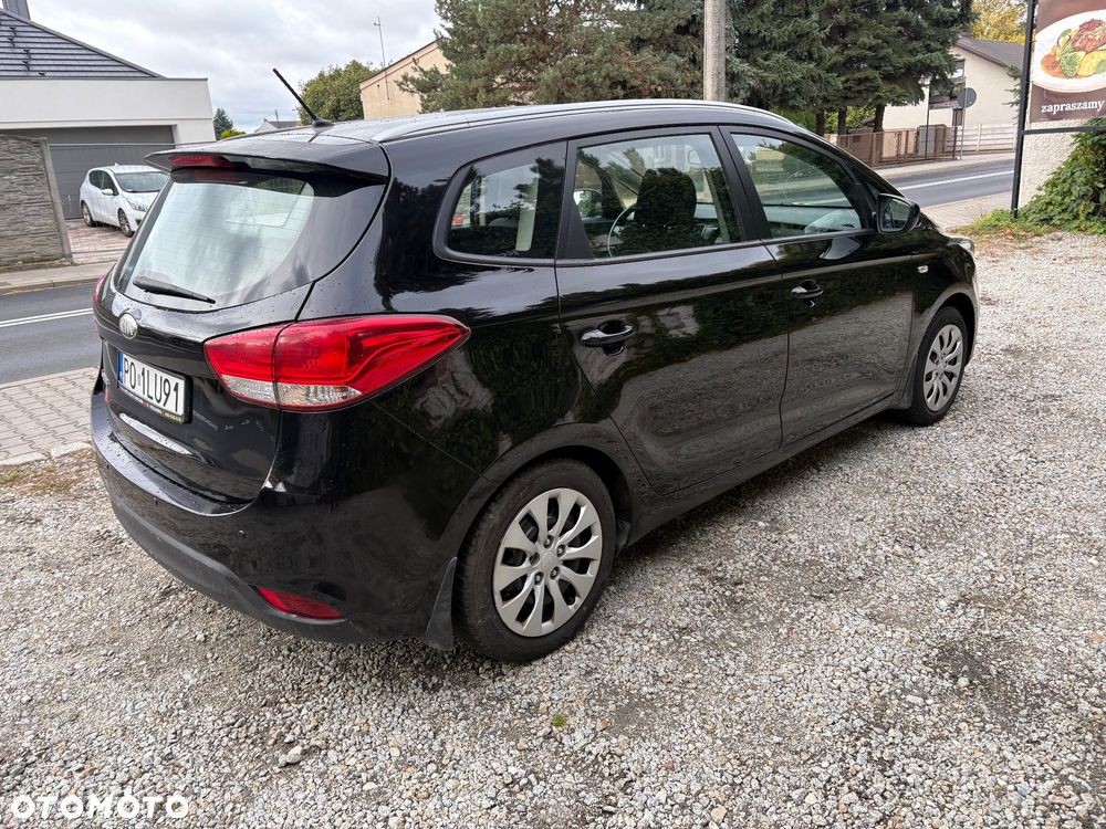 Kia Carens - 10