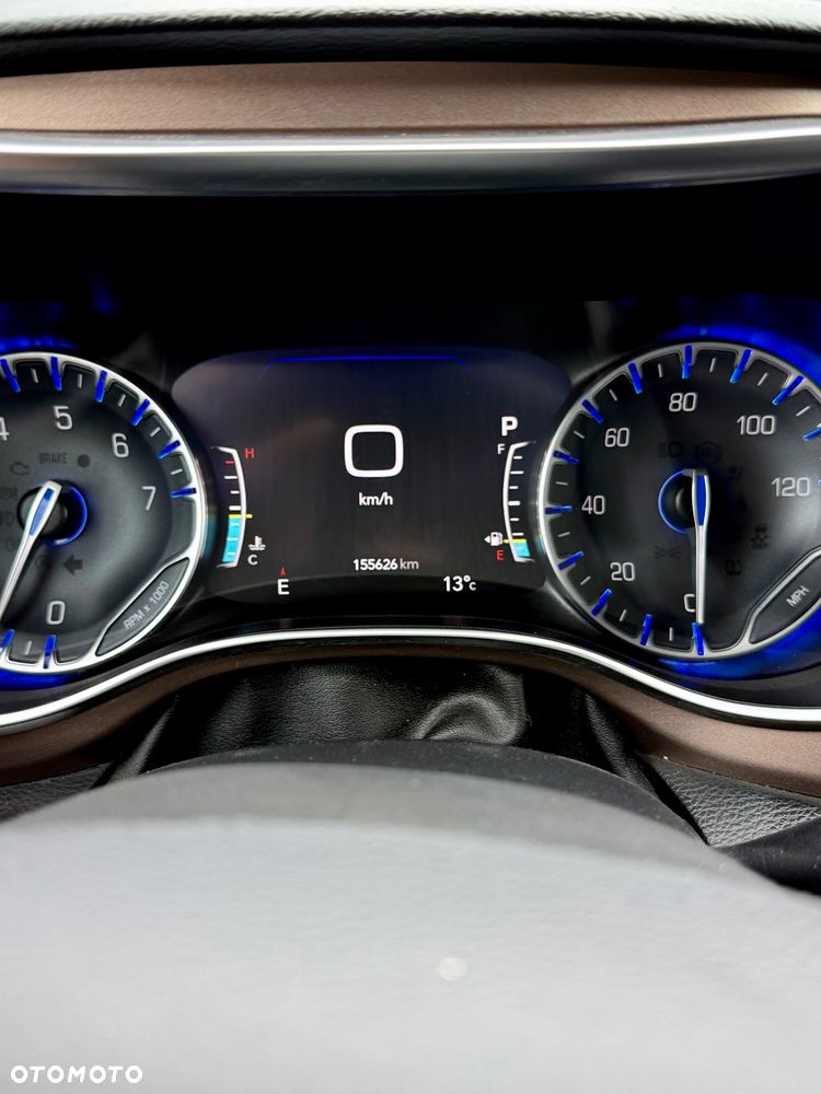Chrysler Pacifica - 12