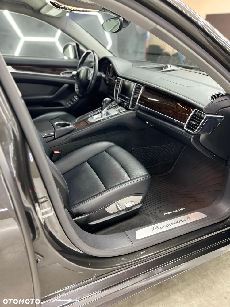 Porsche Panamera 4 PDK - 17