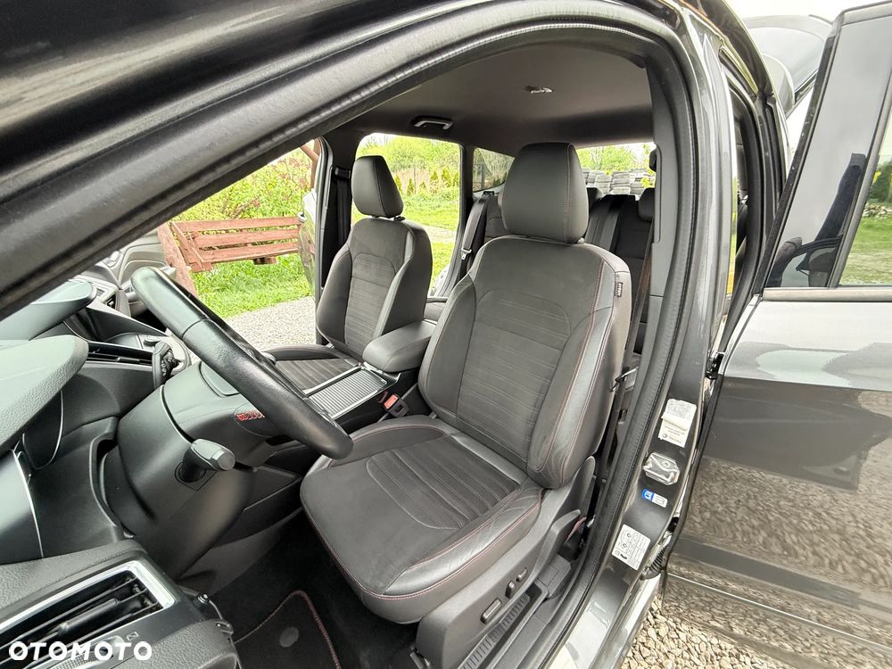 Ford Kuga 1.5 EcoBoost 2x4 ST-Line - 24