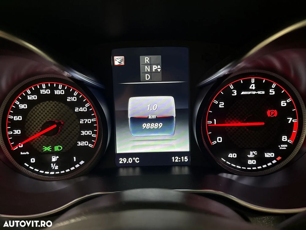 Mercedes-Benz C 63 AMG - 11