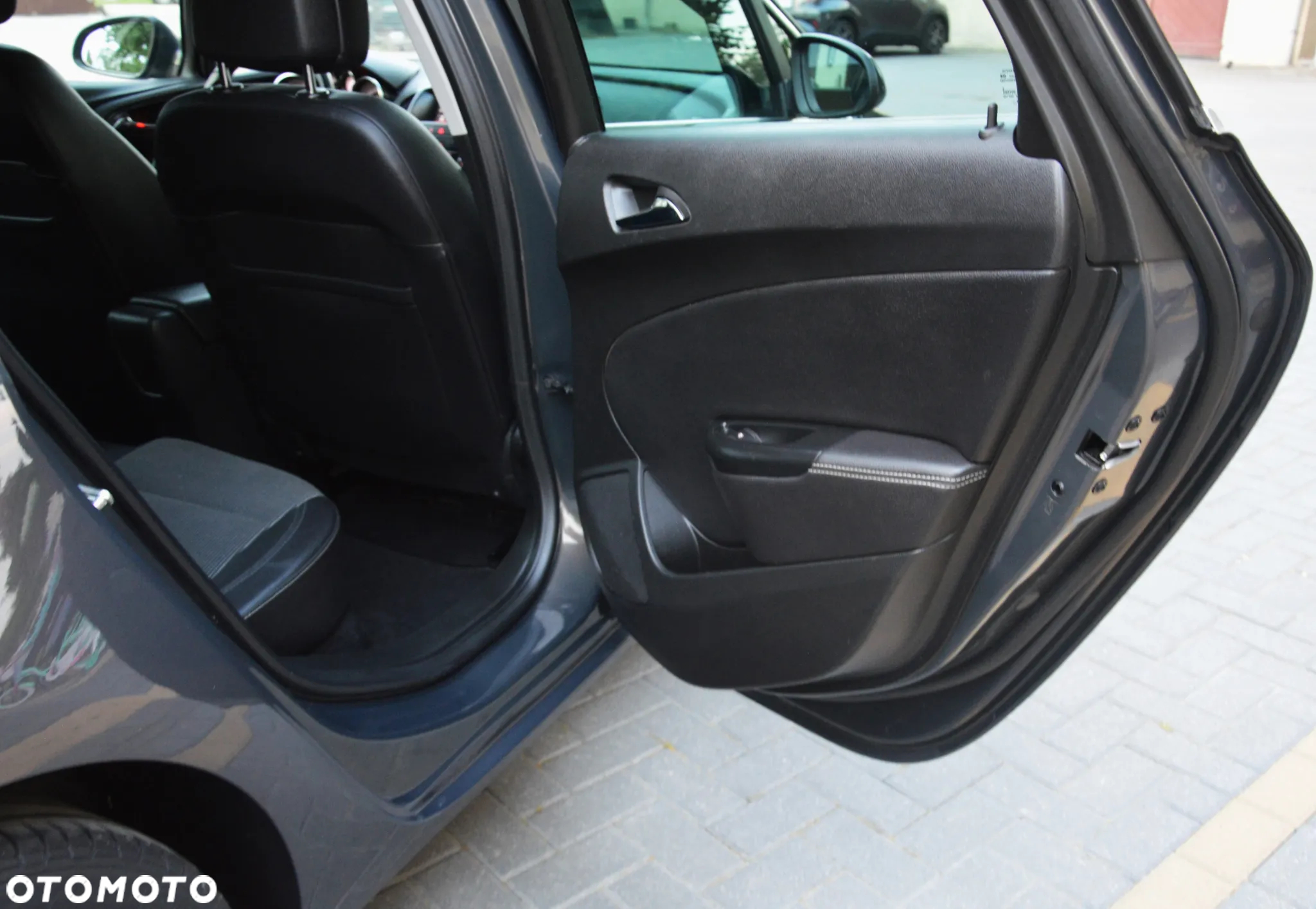 Opel Astra IV 1.6 CDTI Cosmo - 35