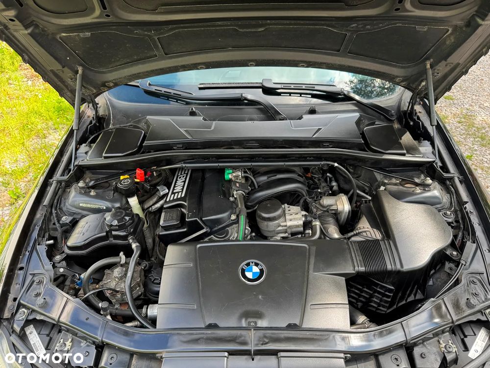 BMW Seria 3 320i Touring - 37