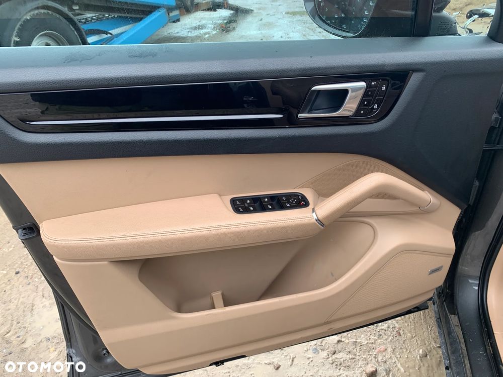 Porsche Cayenne Tiptronic S - 11