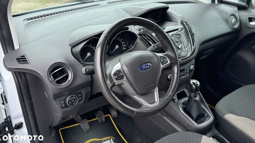 Ford Tourneo Courier 1.0 EcoBoost S&S Titanium - 27