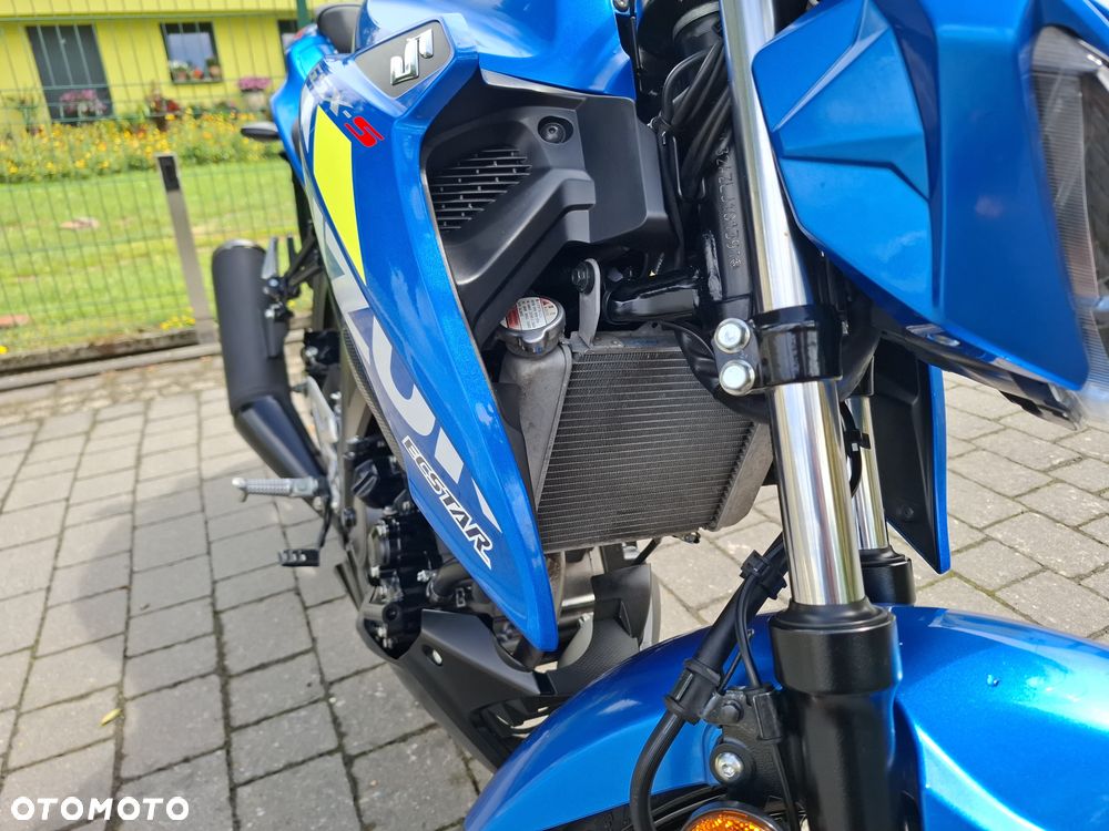 Suzuki GSX - 27
