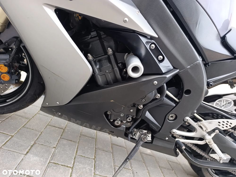 Yamaha R1 - 19