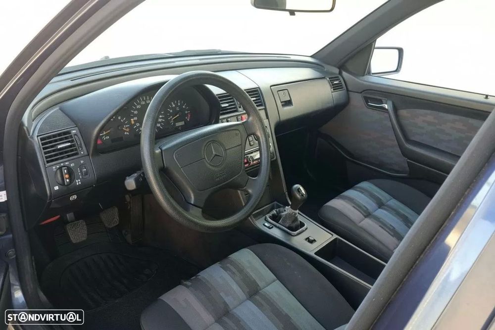 Mercedes-Benz C 180 Elegance - 15