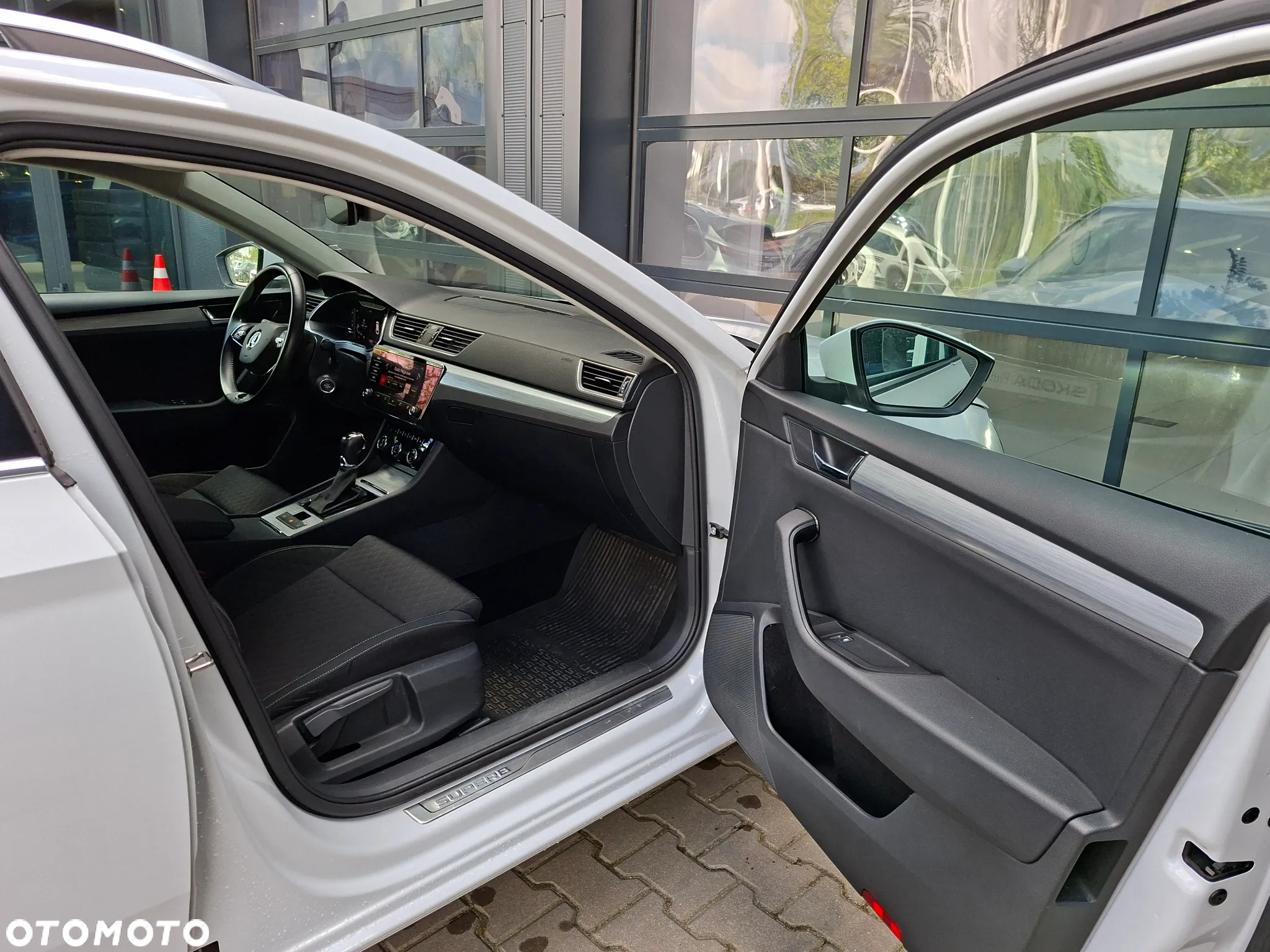 Skoda Superb 2.0 TDI SCR Ambition DSG - 19