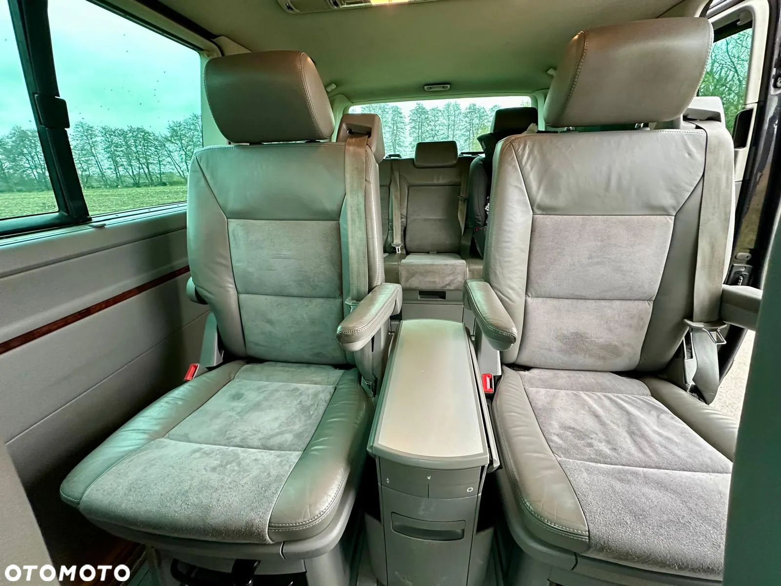 Volkswagen Multivan - 23