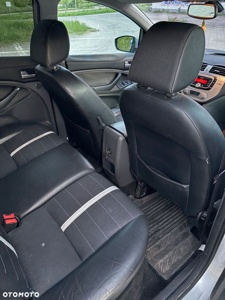 Ford Kuga 2.0 TDCi Titanium - 9