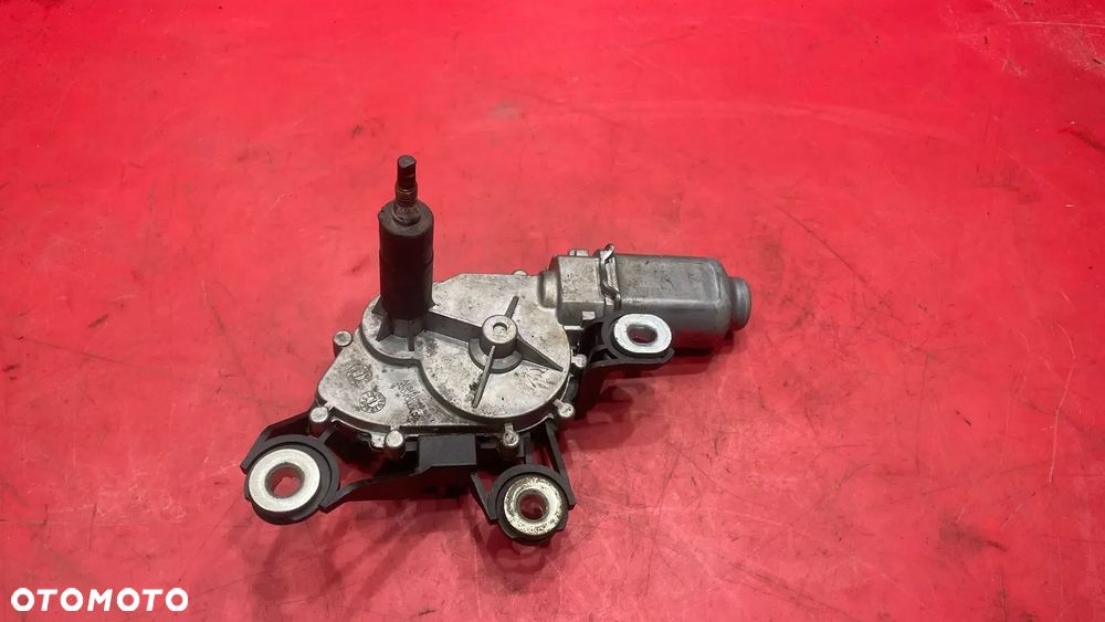 SILNICZEK WYCIERACZKI TYŁ SKODA FABIA II 2008r - 2