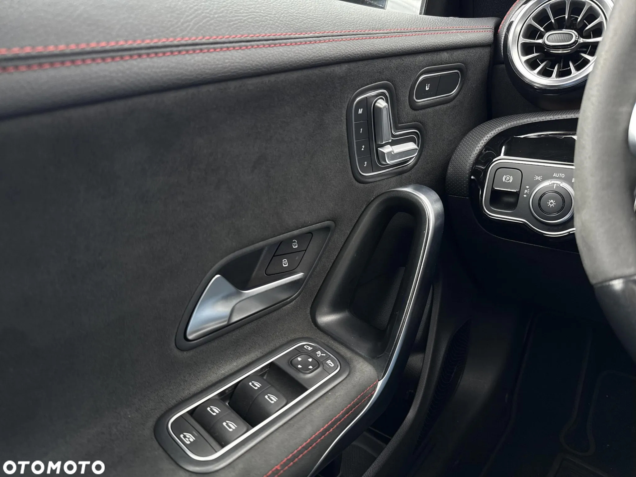 Mercedes-Benz CLA AMG 45 S 4-Matic 8G-DCT - 30