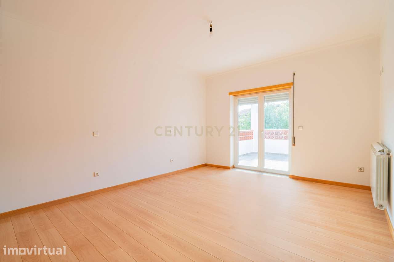 Moradia T3 Térrea com 1.050m² de Terreno, Cave de Convívio e Elevada E - Grande imagem: 4/24