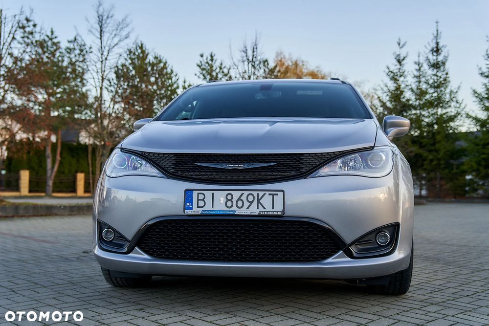 Chrysler Pacifica - 8