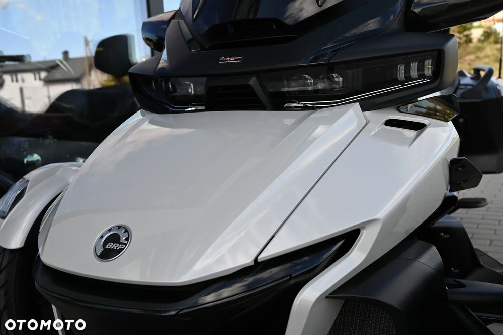 Can-Am Spyder - 13
