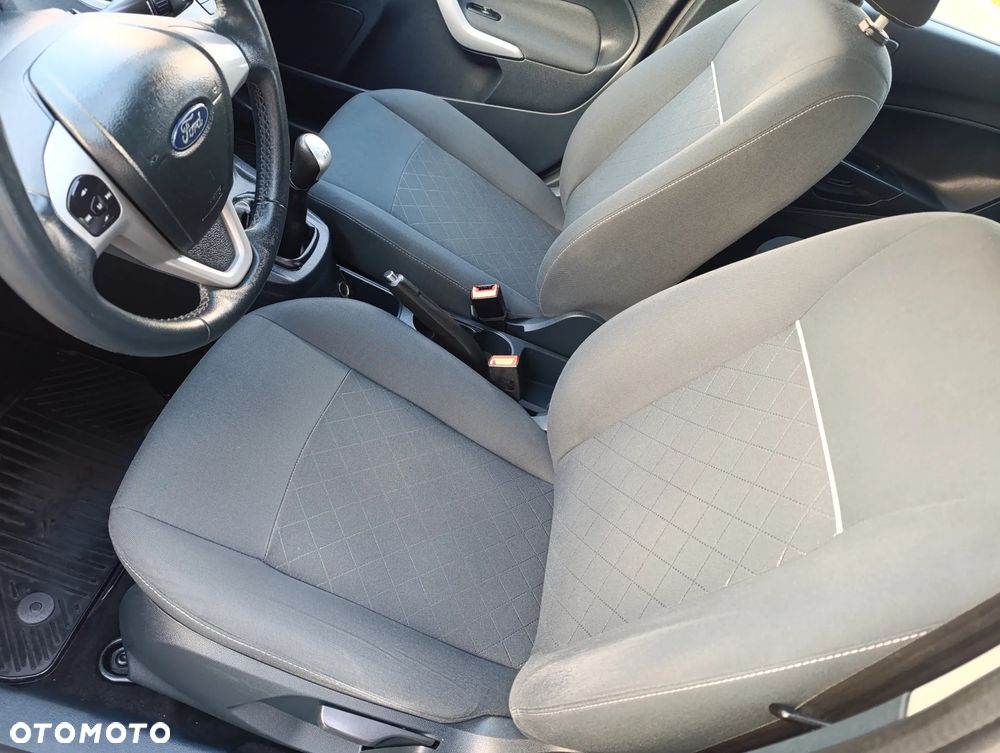 Ford Fiesta 1.25 Celebration - 21