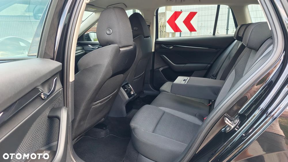 Skoda Octavia 2.0 TDI DSG Sportline - 29