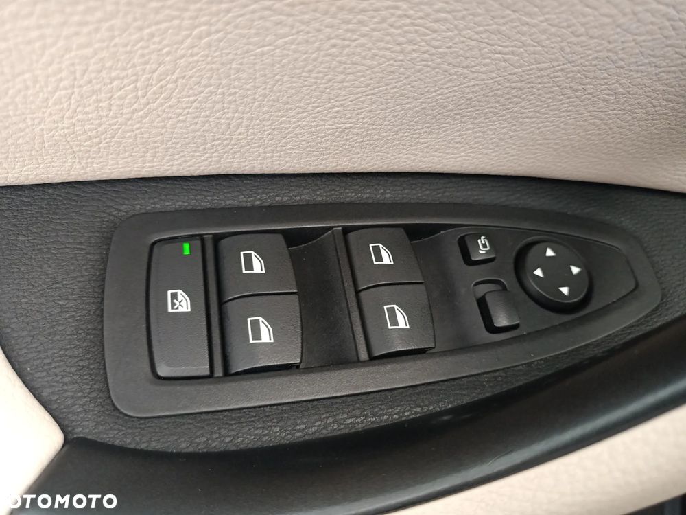 BMW X1 sDrive20i Advantage - 30