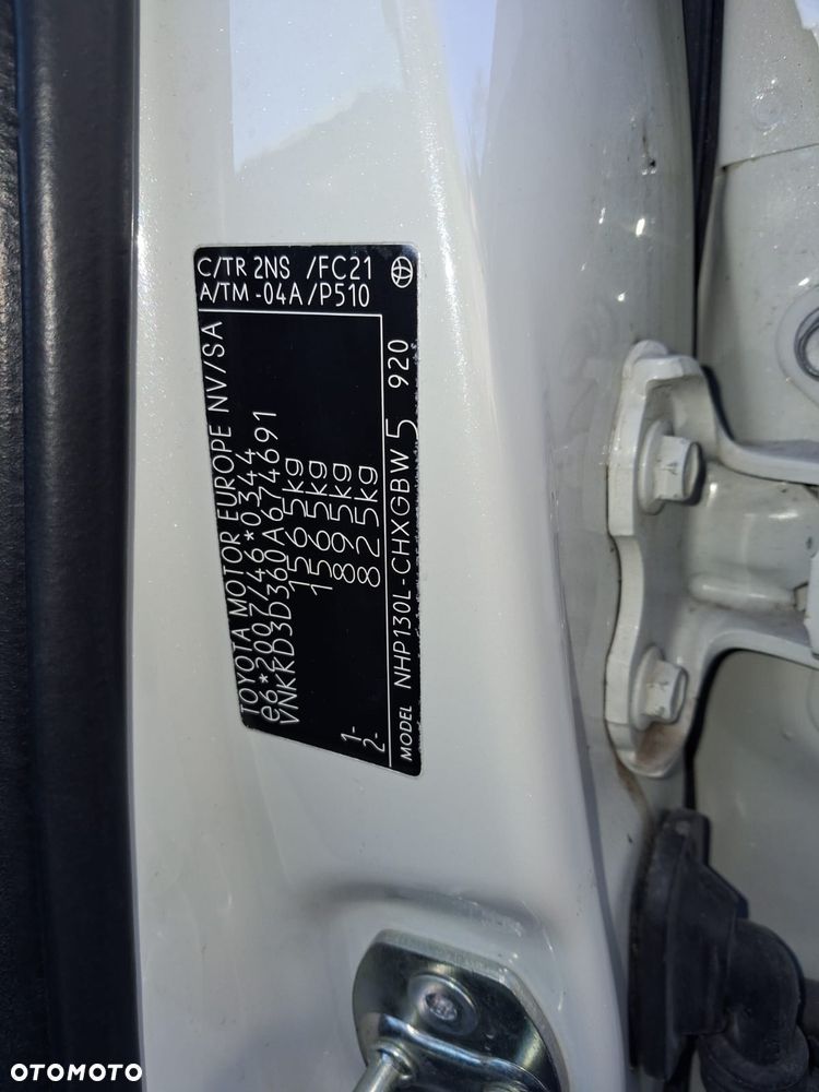 Toyota Yaris Hybrid 100 Selection Platinum - 40