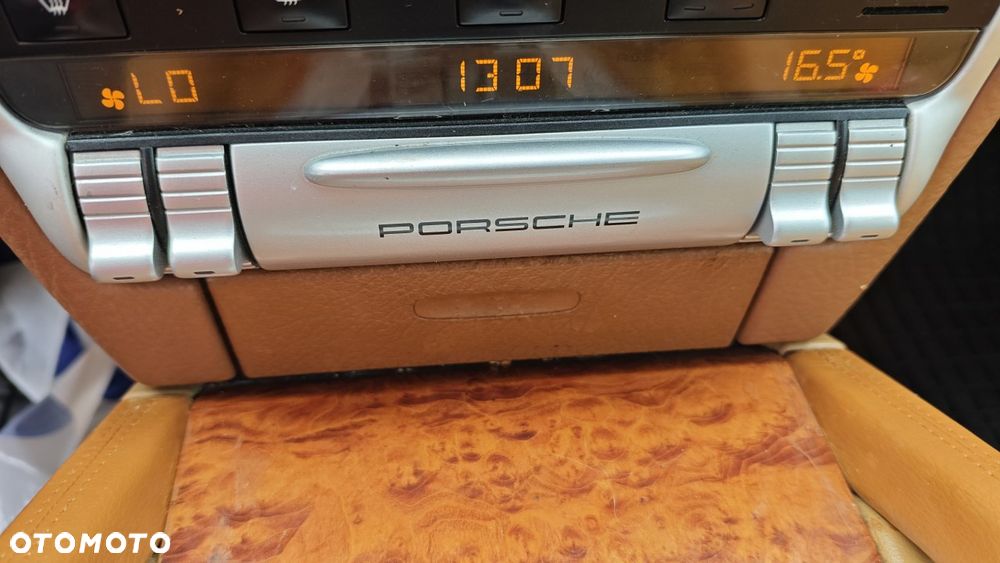 Porsche Cayenne - 24