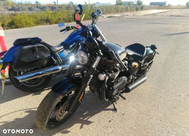 Triumph Bonneville Bobber - 10