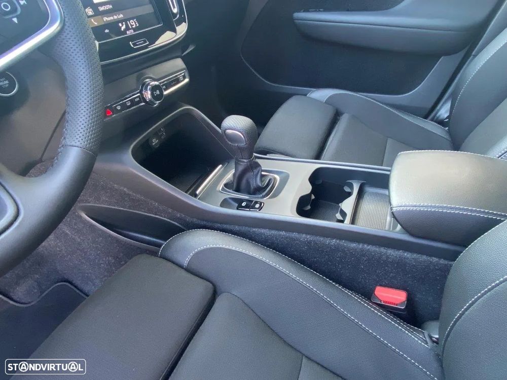 Volvo XC 40 2.0 D3 Momentum Plus - 31