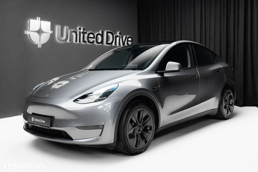 Tesla Model Y Long Range AWD - 1