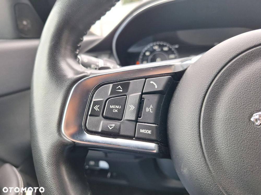 Jaguar E-Pace 2.0 i4D AWD R-Dynamic - 28