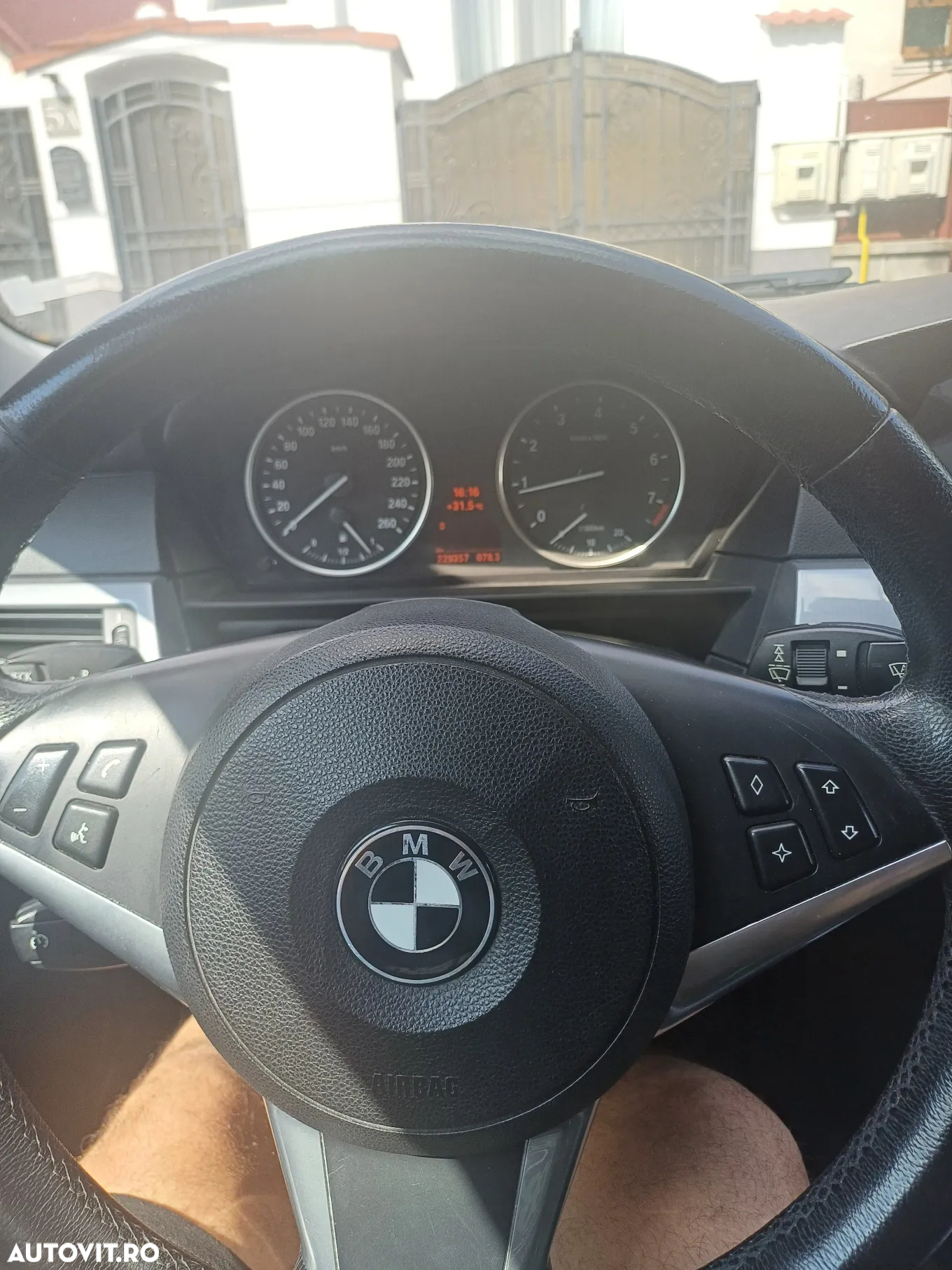 BMW Seria 5 520i Touring - 5