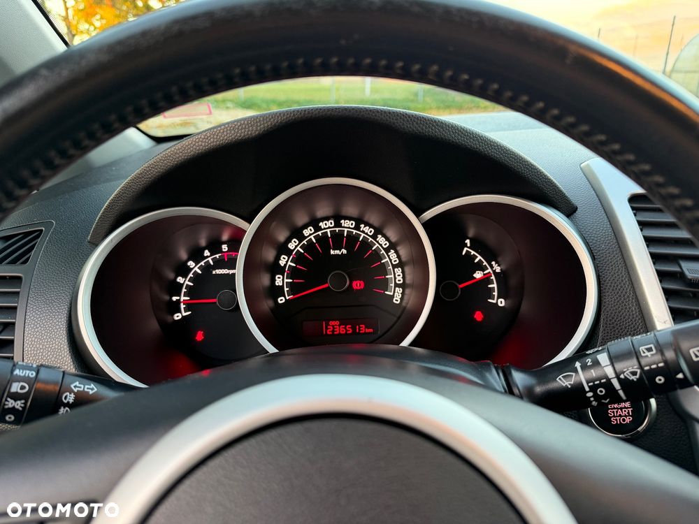 Kia Venga - 32