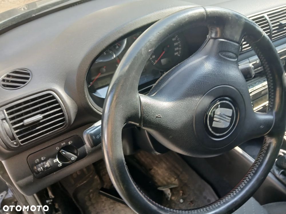 seat toledo II LC9Z fotel fotele kanapa deska kokpit podsufitka boczek boczki klamka podłokietnik - 2