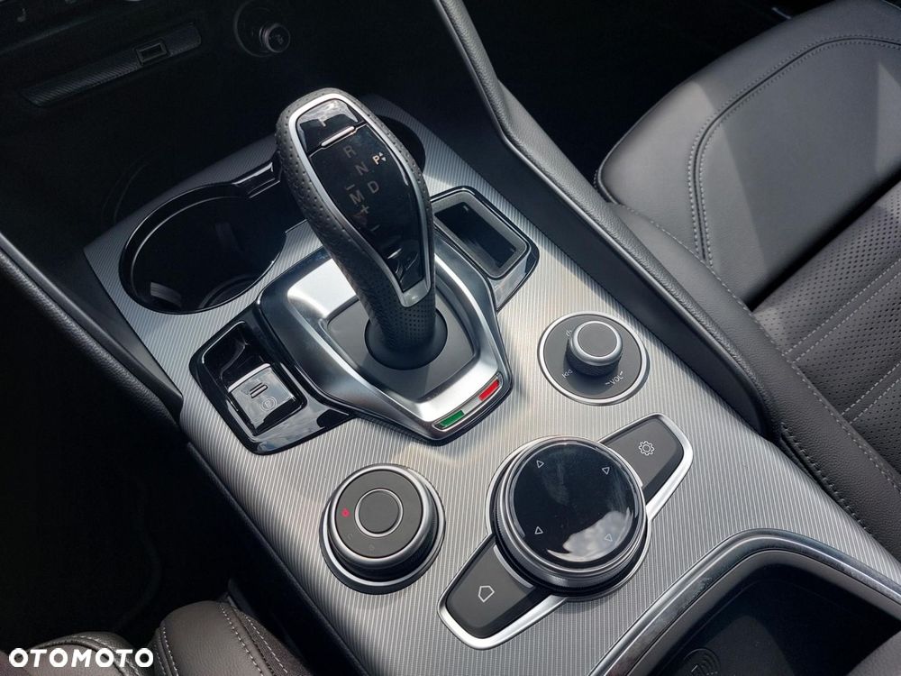 Alfa Romeo Giulia 2.2 D Turbo Veloce Q4 - 23