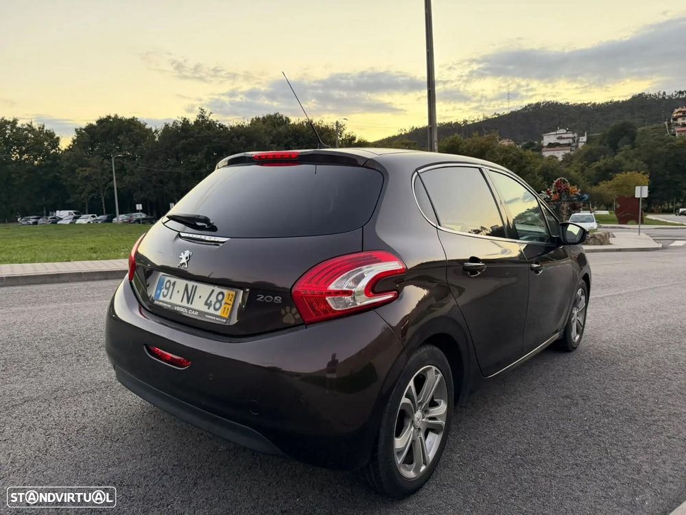 Peugeot 208 - 12