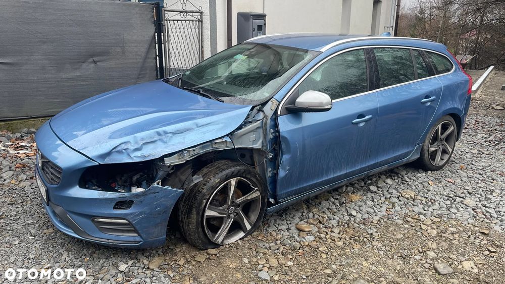 Volvo V60 D4 R-Design - 1