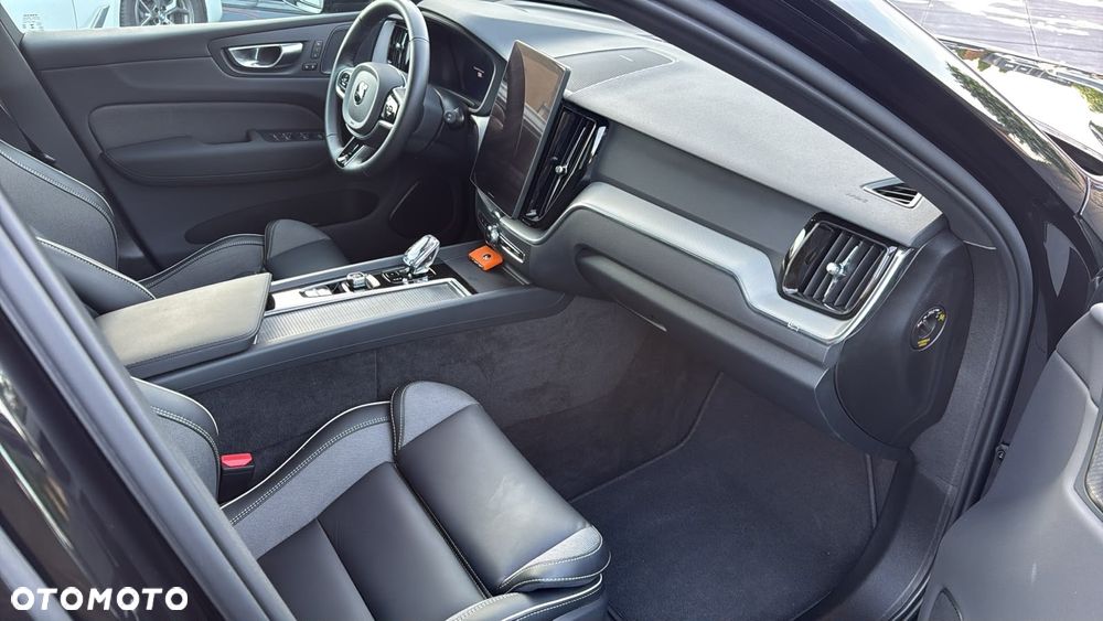 Volvo XC 60 T8 Plug-In Hybrid AWD Ultra Black Edition - 28