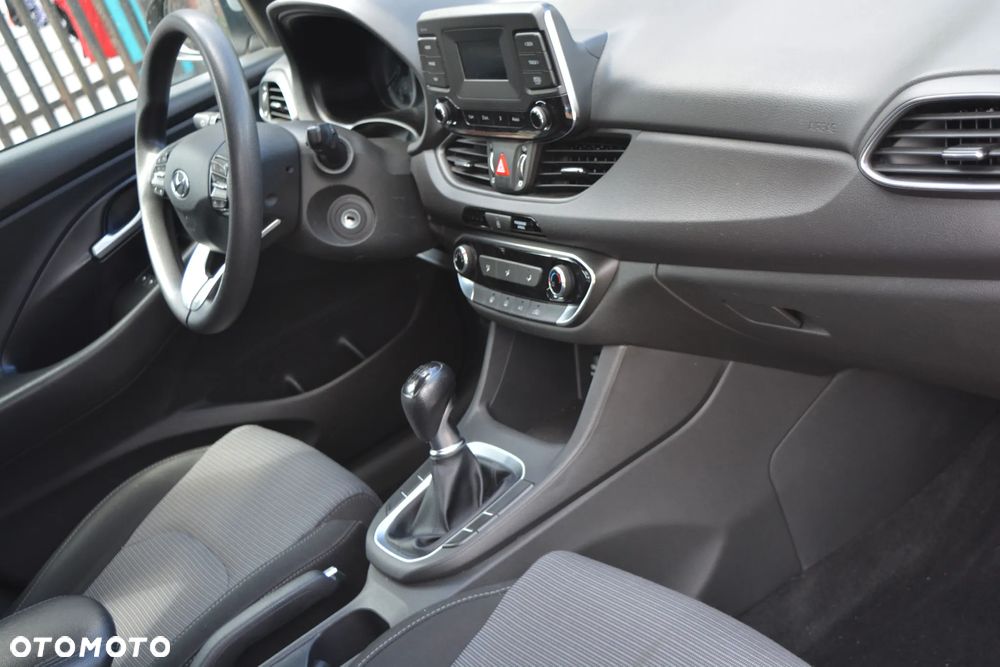 Hyundai i30 1.5 DPI Classic + - 26
