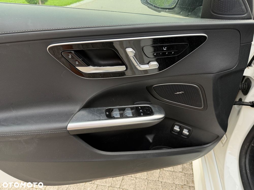 Mercedes-Benz Klasa C 300 4Matic 9G-TRONIC AMG Line - 14