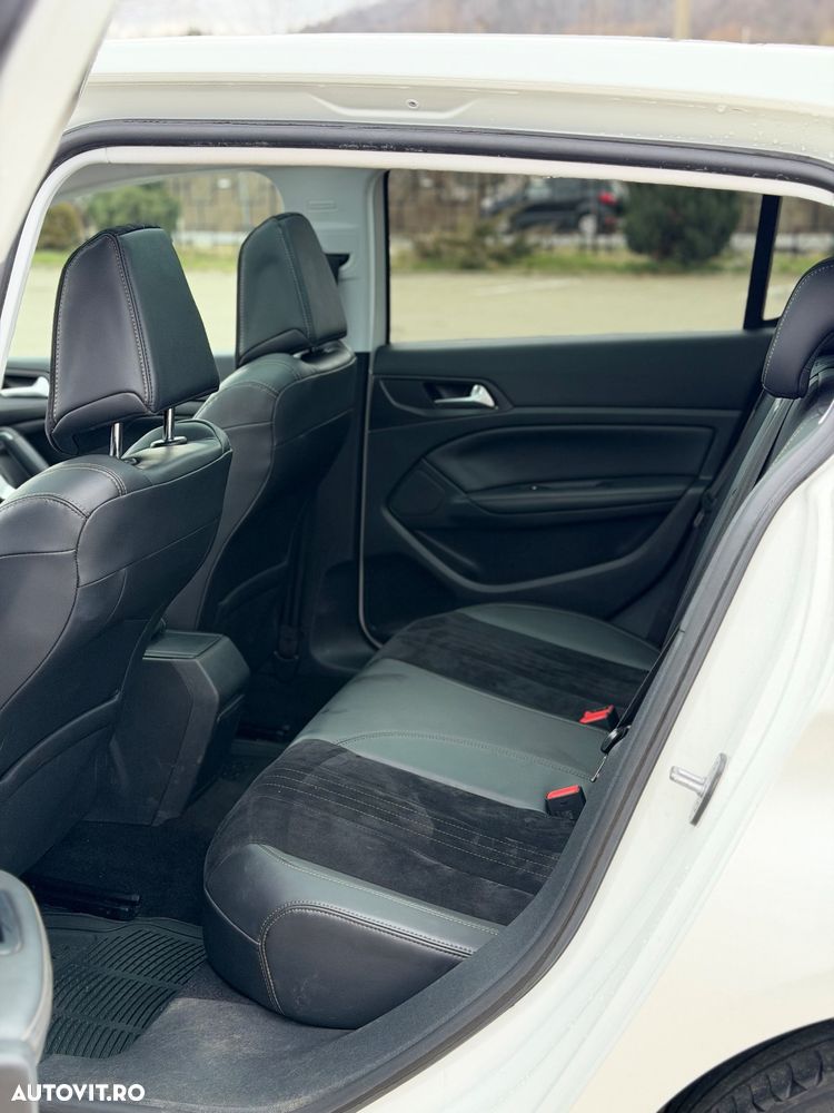 Peugeot 308 1.2 L PureTech Turbo Allure - 11