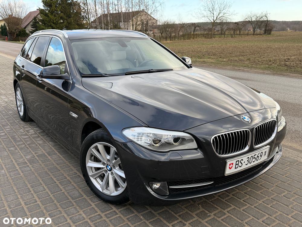 BMW Seria 5 528i xDrive Sport-Aut Luxury Line - 25