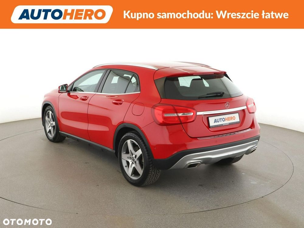 Mercedes-Benz GLA 180 7G-DCT Urban - 5